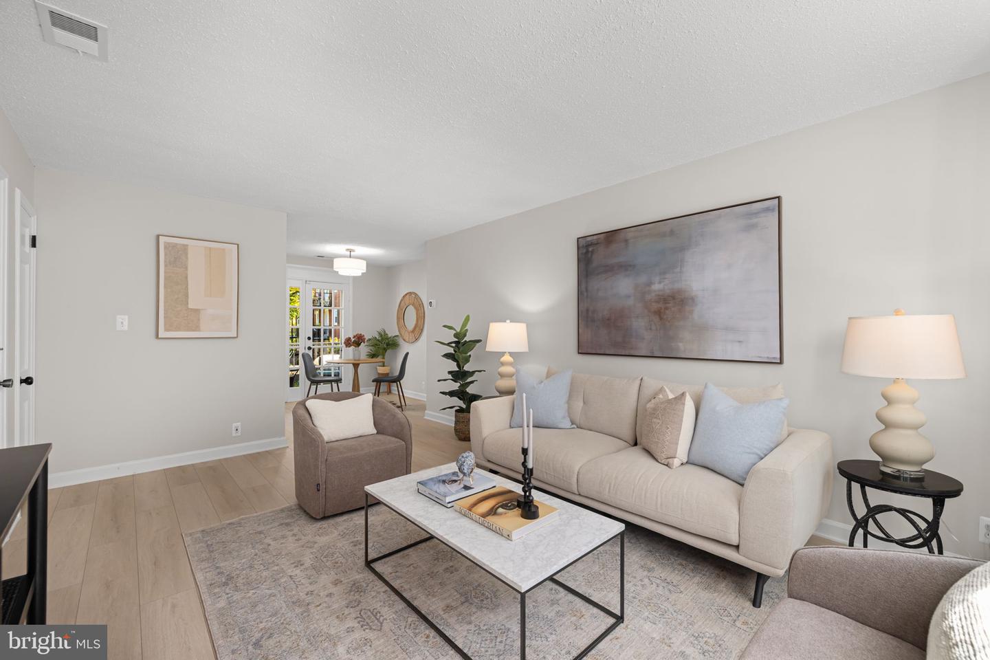 2865 S Buchanan St #b2 Property Photo 3