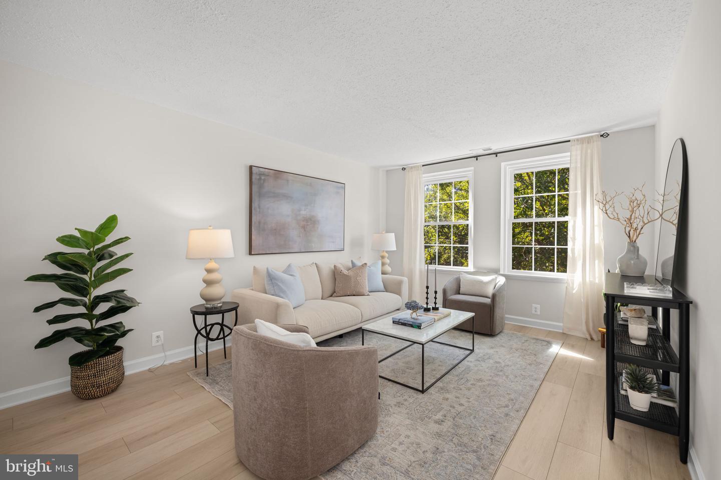 2865 S Buchanan St #b2 Property Photo 5