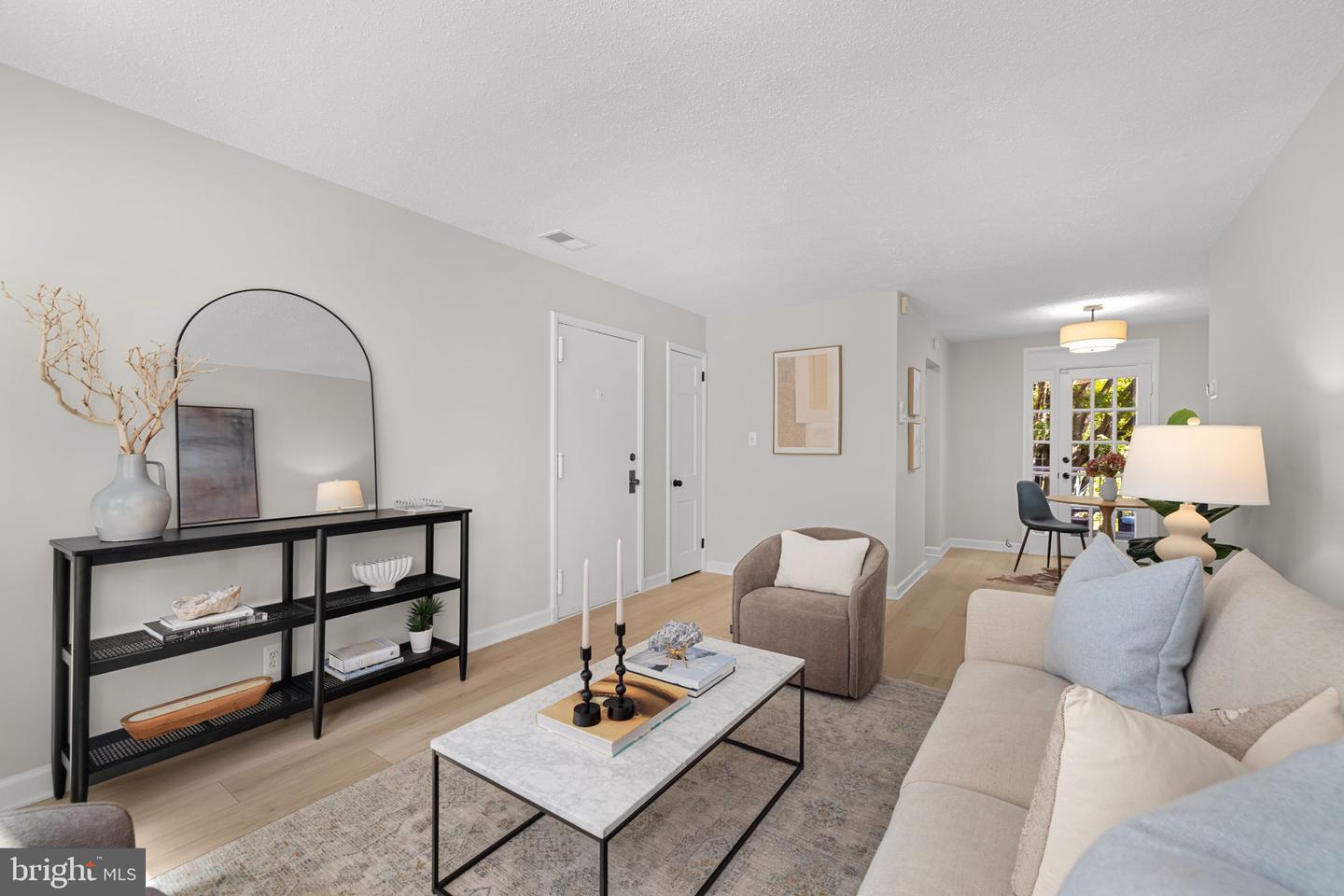 2865 S Buchanan St #b2 Property Photo 6
