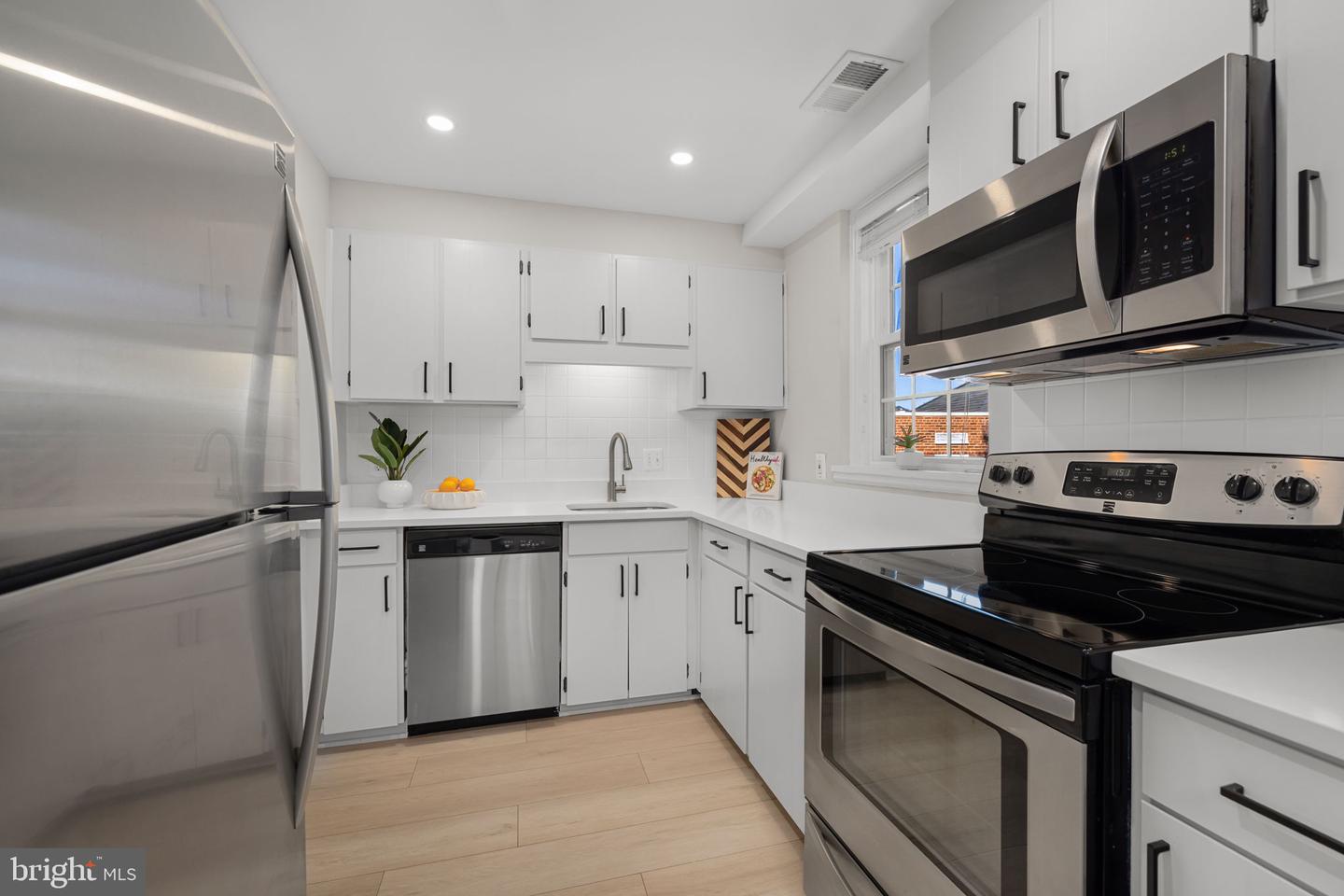 2865 S Buchanan St #b2 Property Photo 9