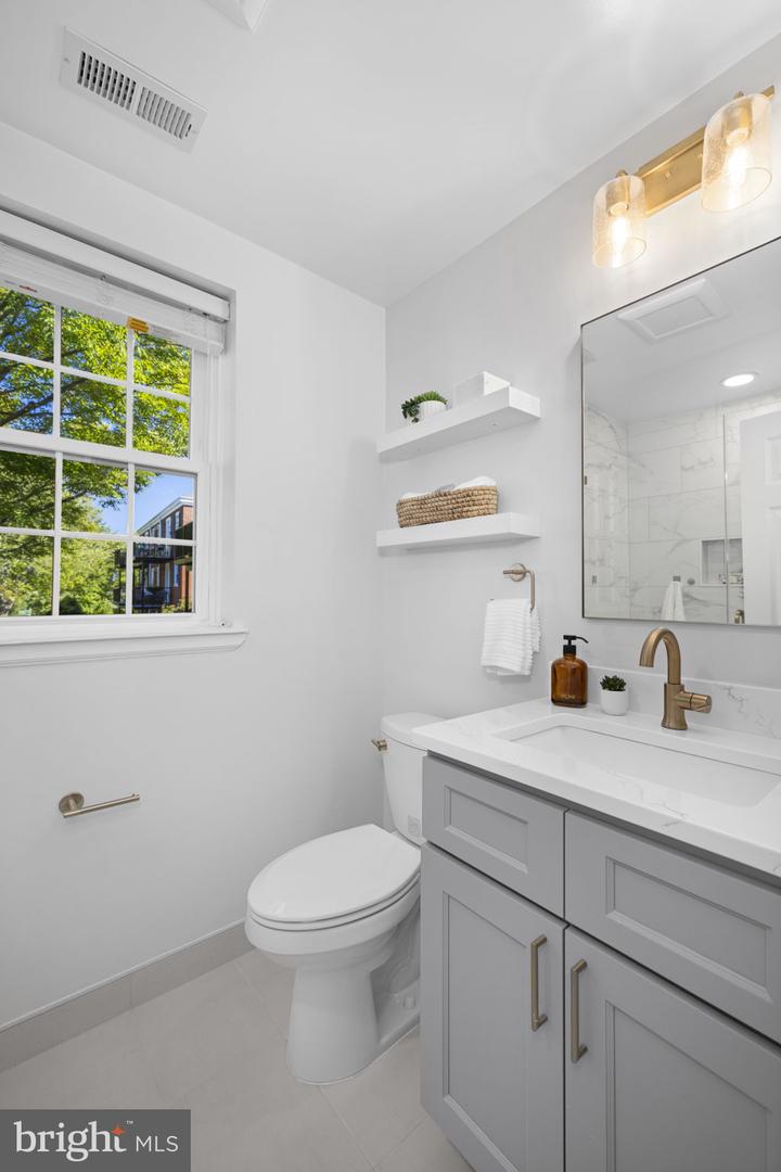 2865 S Buchanan St #b2 Property Photo 14