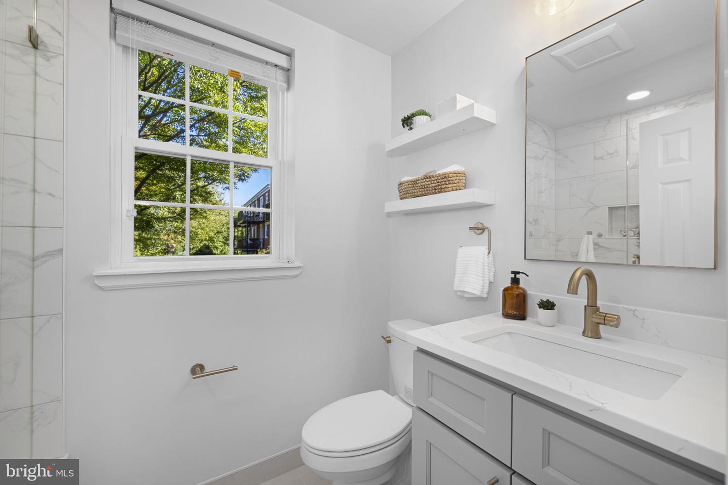 2865 S Buchanan St #b2 Property Photo 15