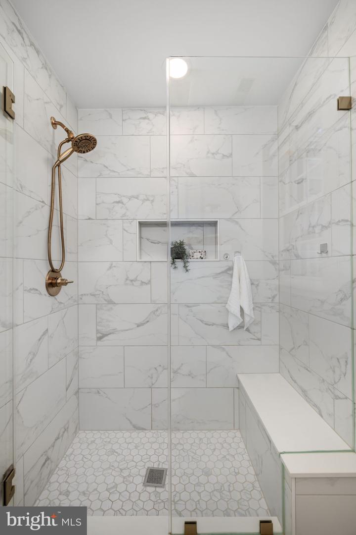 2865 S Buchanan St #b2 Property Photo 16