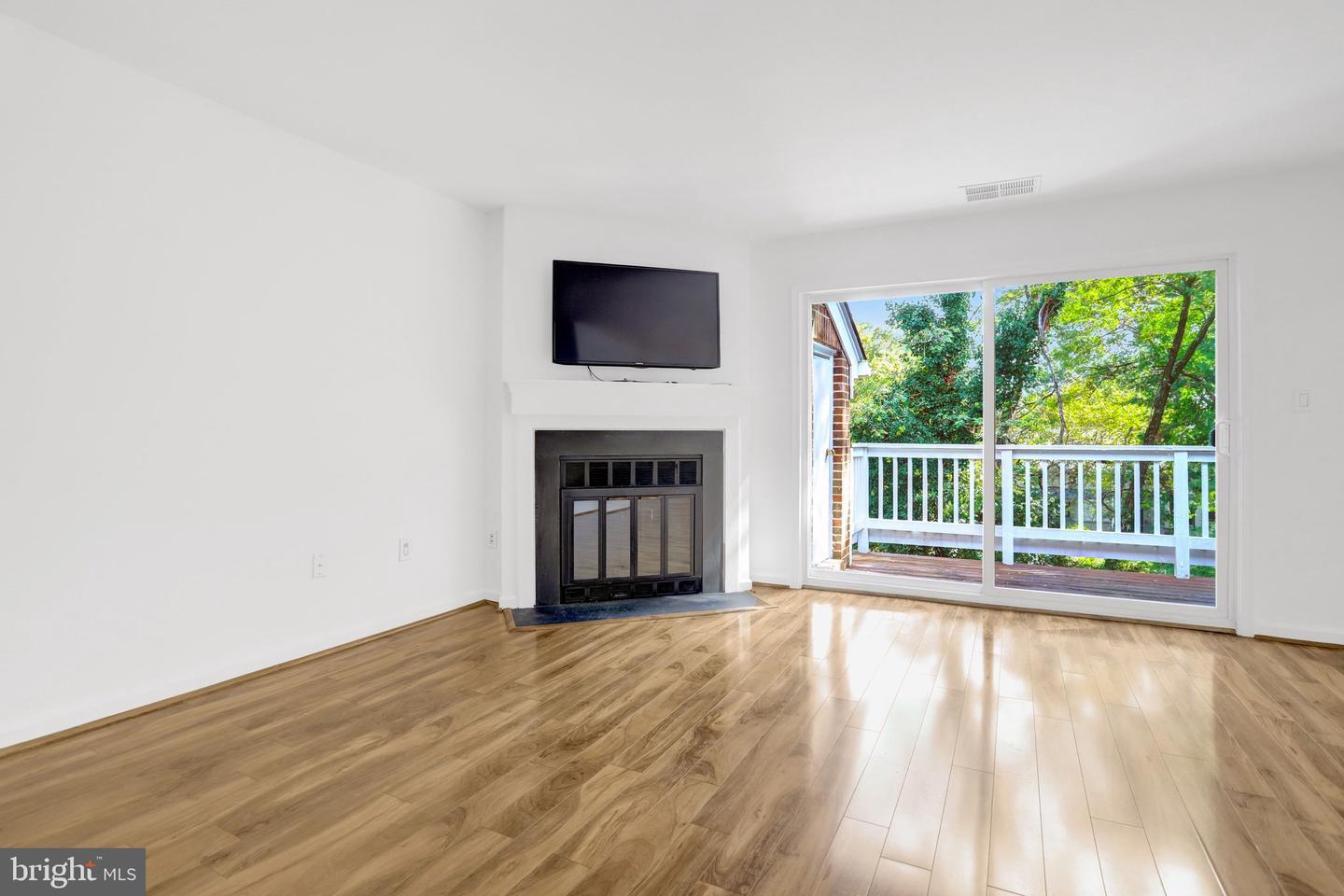 2614 S Arlington Mill Dr #f Property Photo 4