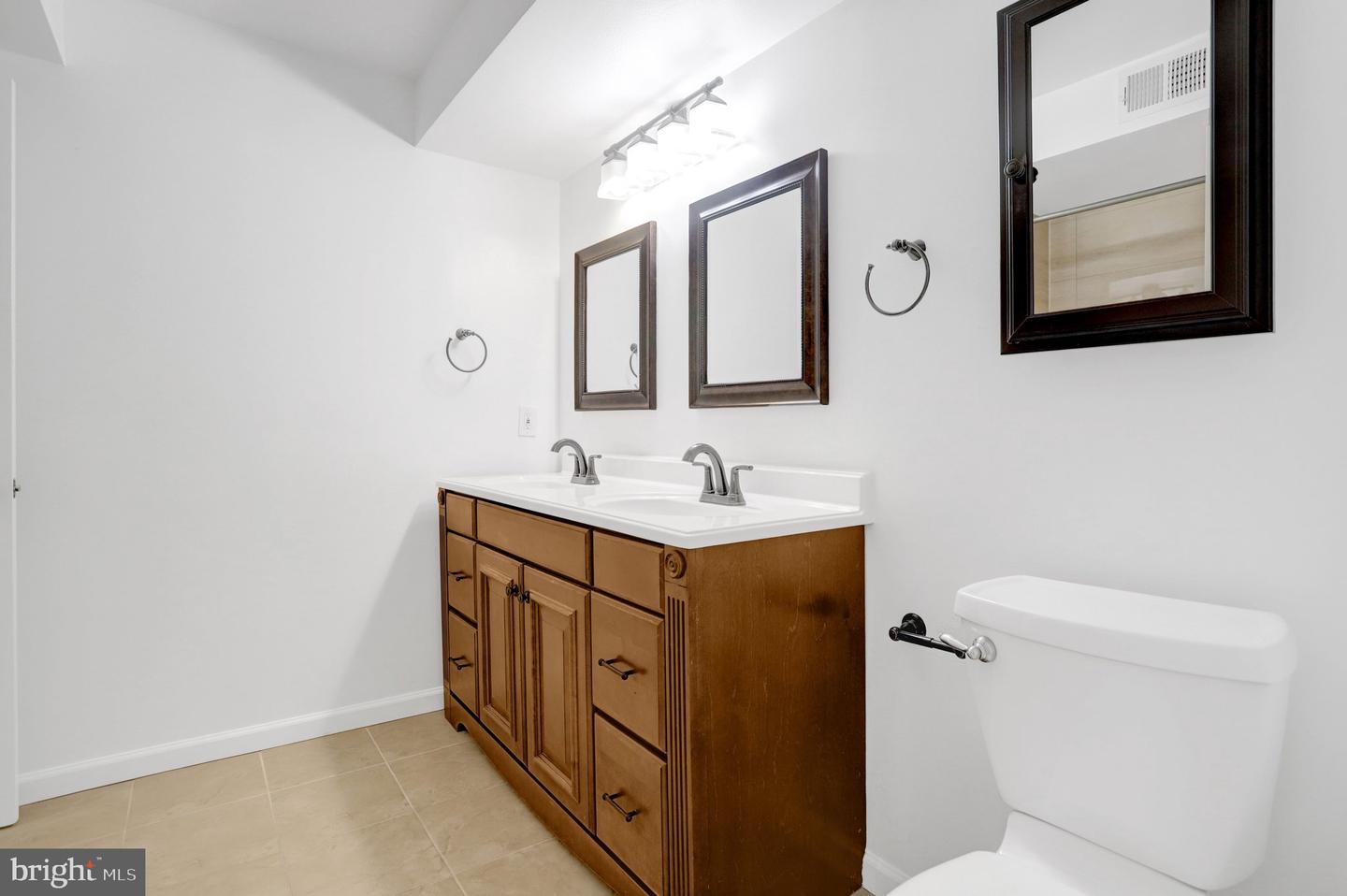 2614 S Arlington Mill Dr #f Property Photo 16