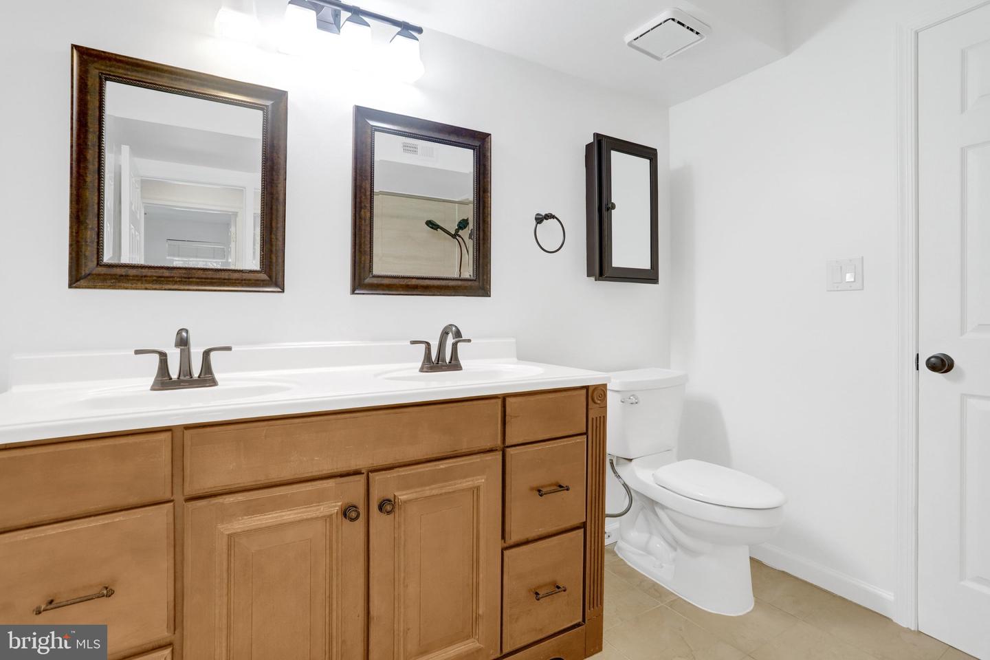 2614 S Arlington Mill Dr #f Property Photo 17