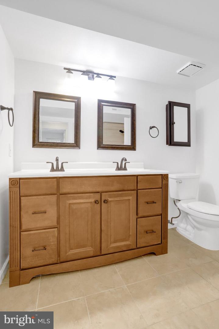 2614 S Arlington Mill Dr #f Property Photo 18