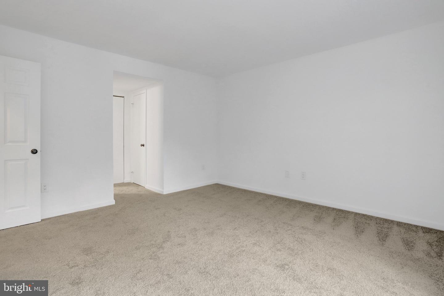 2614 S Arlington Mill Dr #f Property Photo 27