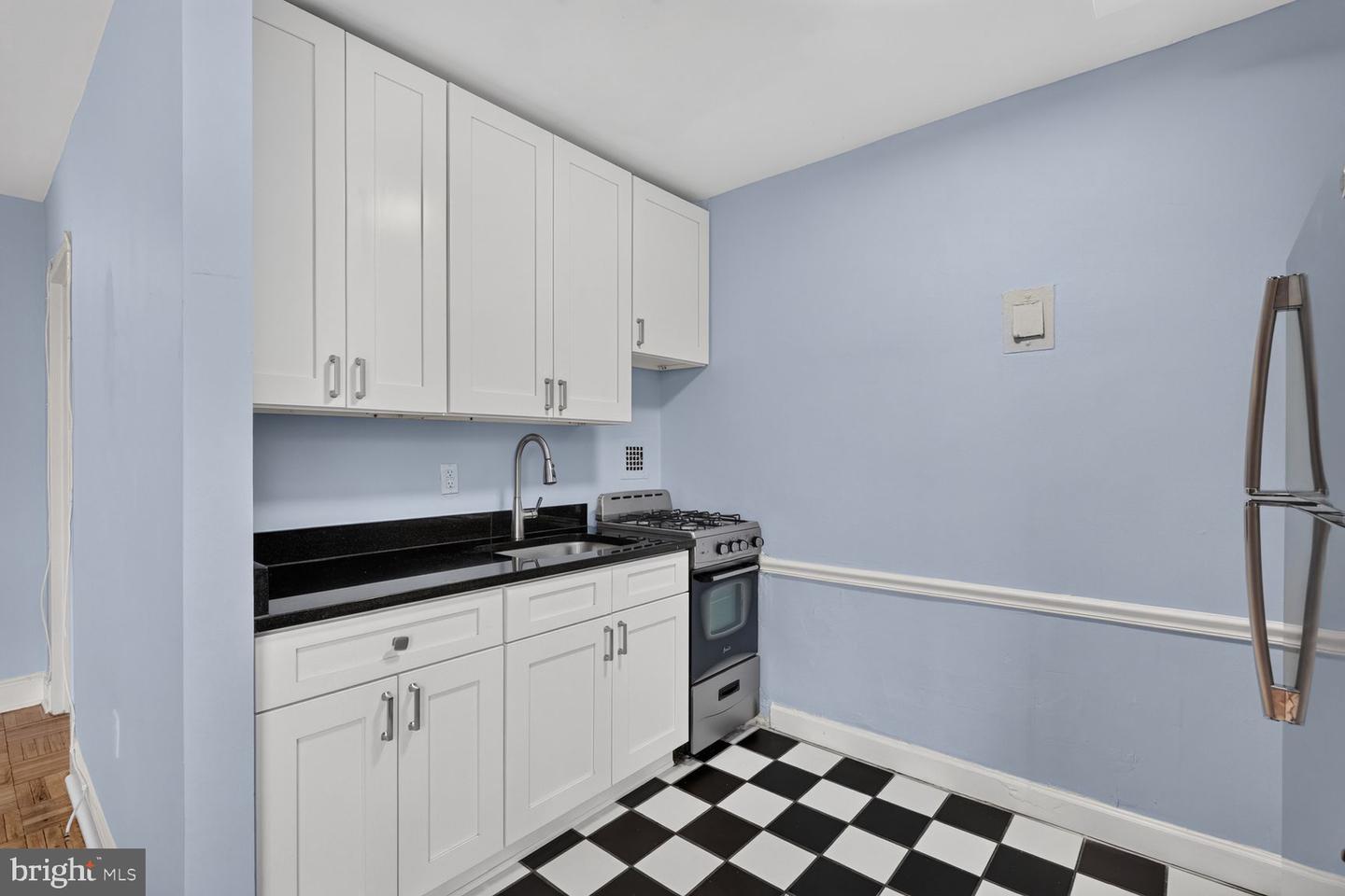 1121 Arlington Blvd #224 Property Photo 3
