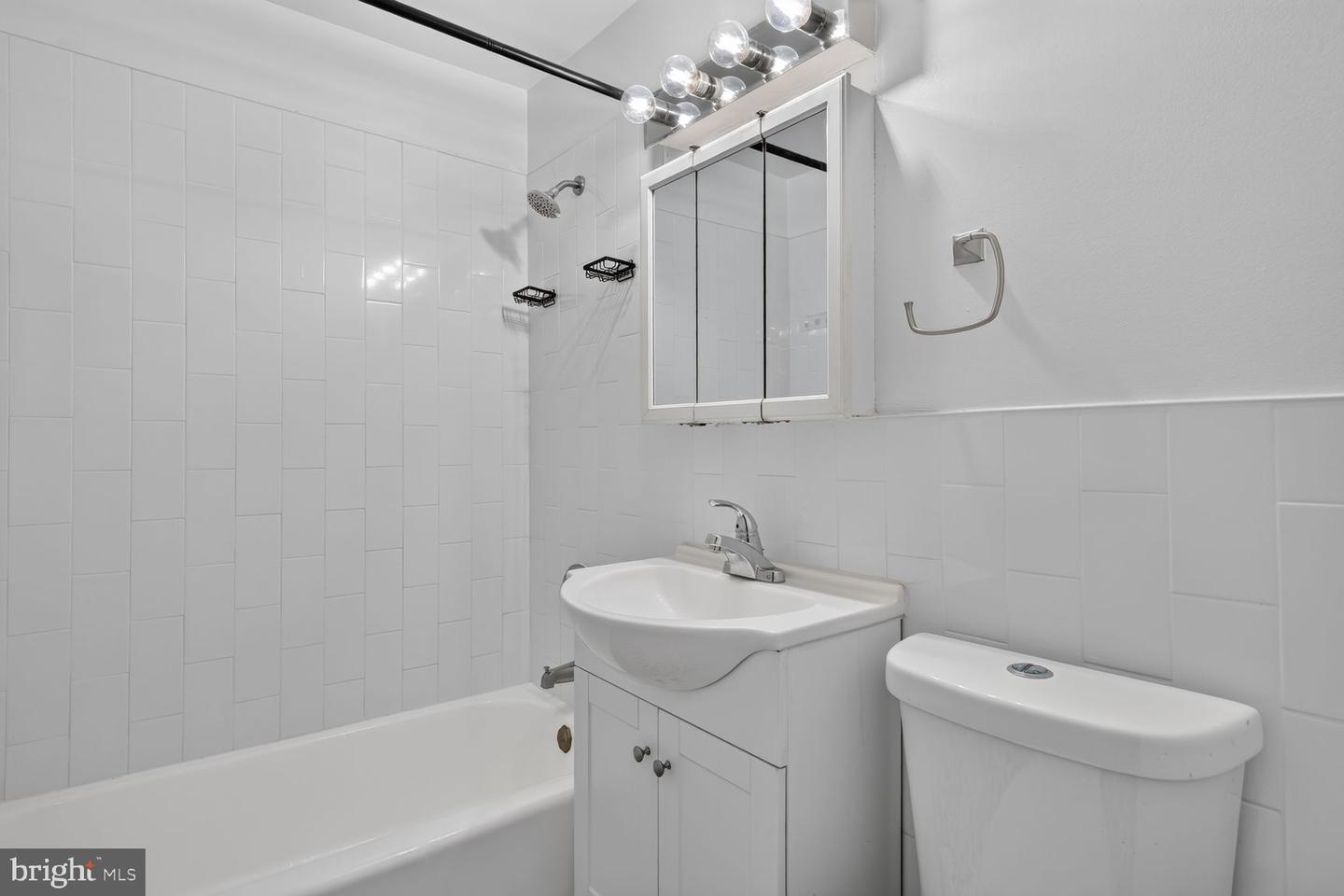 1121 Arlington Blvd #224 Property Photo 14