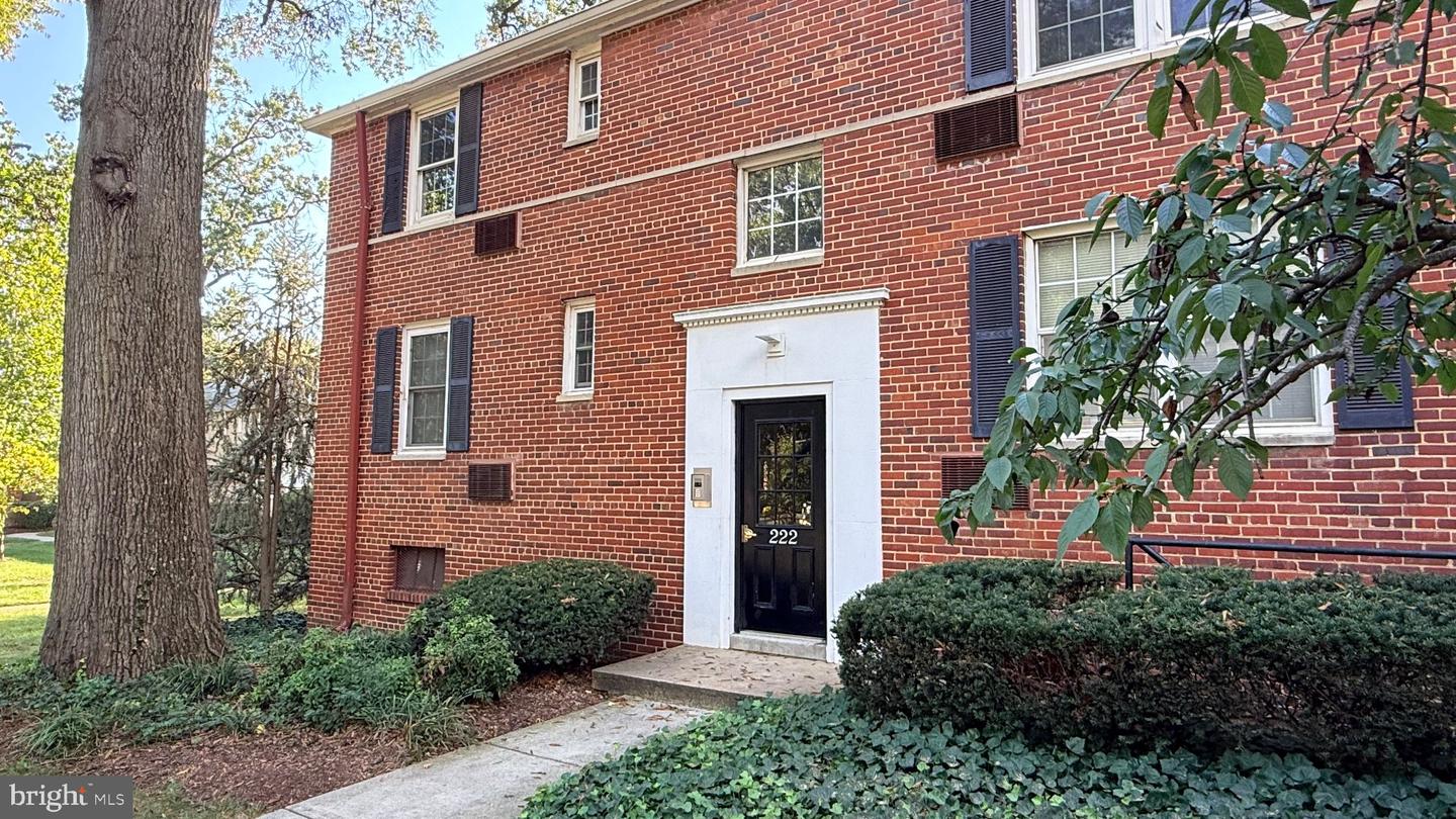 222 N GEORGE MASON DR #222-2 Property Photo 1