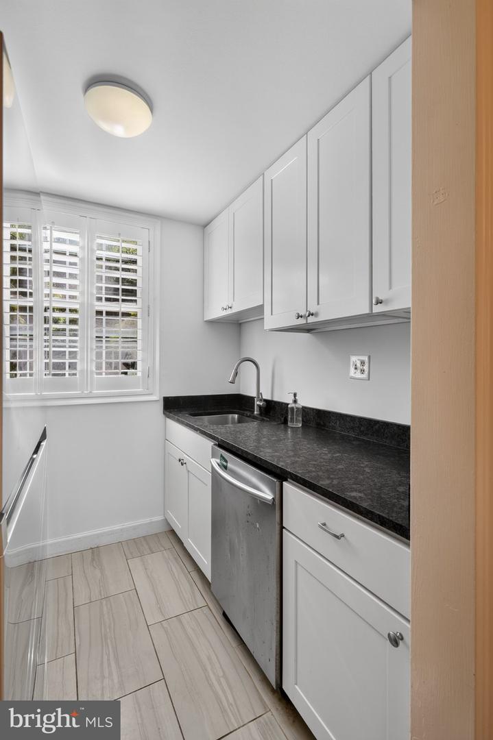 4326 N Pershing Dr #43261 Property Photo 8