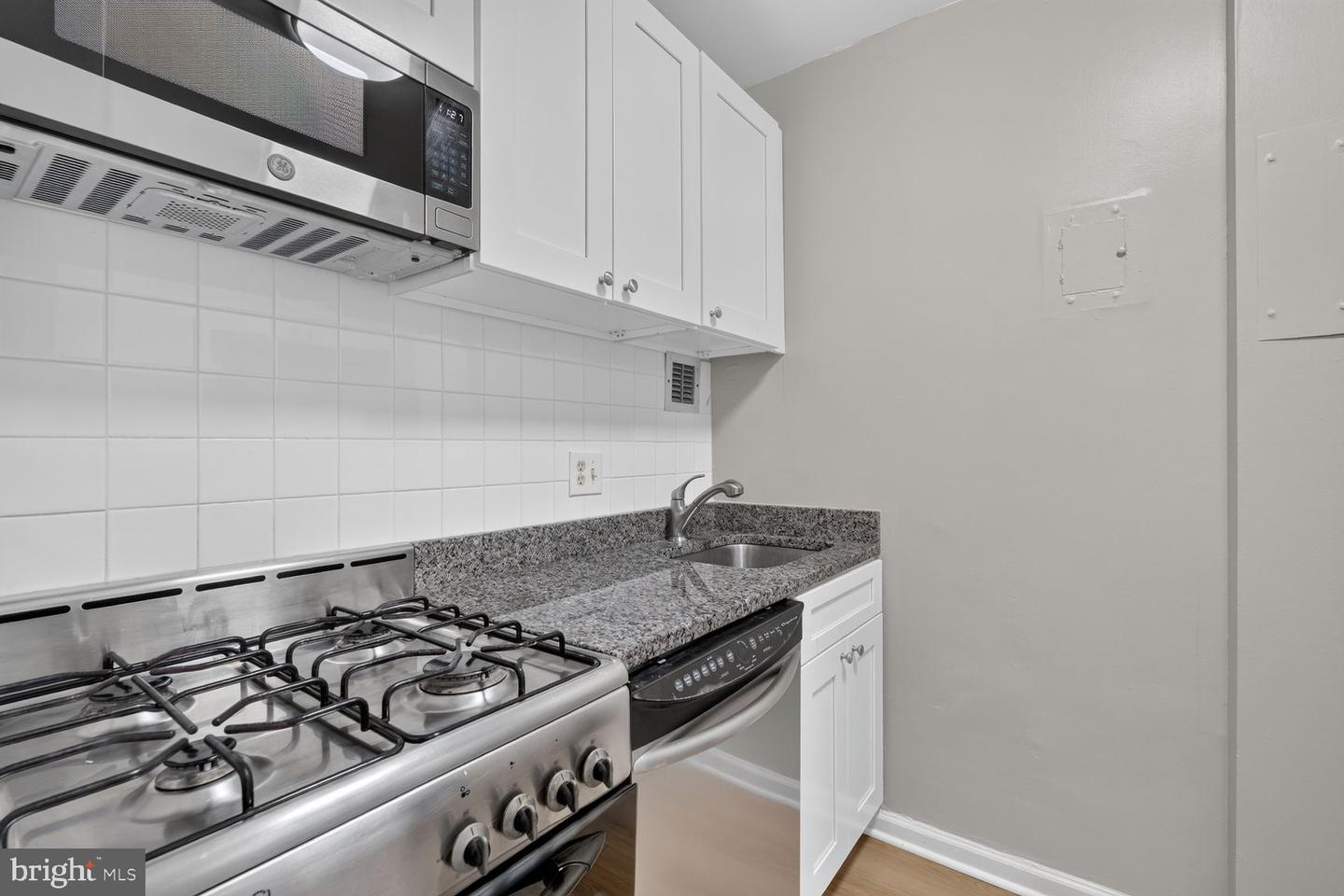 1121 Arlington Blvd #620 Property Photo 2