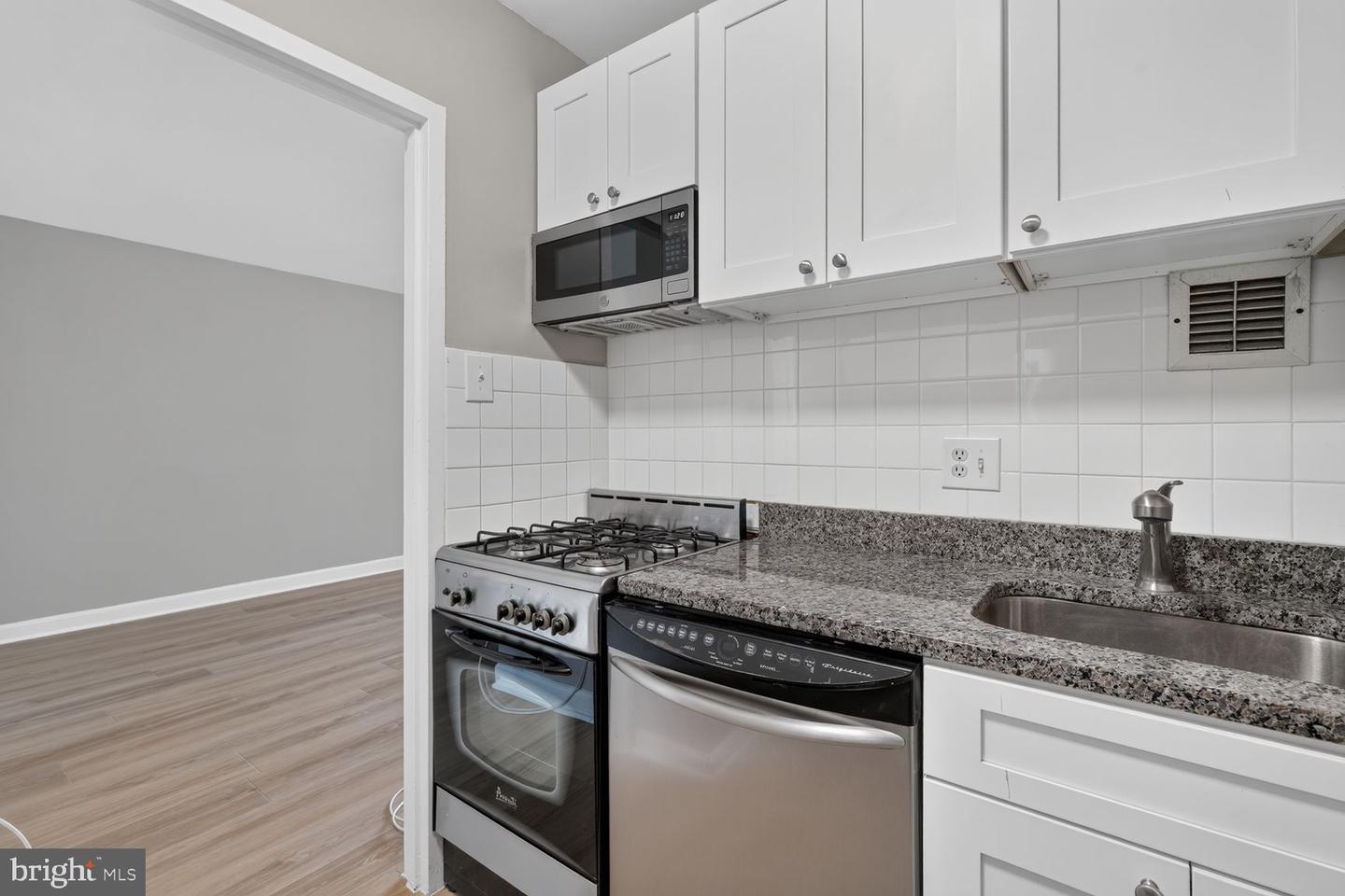1121 Arlington Blvd #620 Property Photo 5
