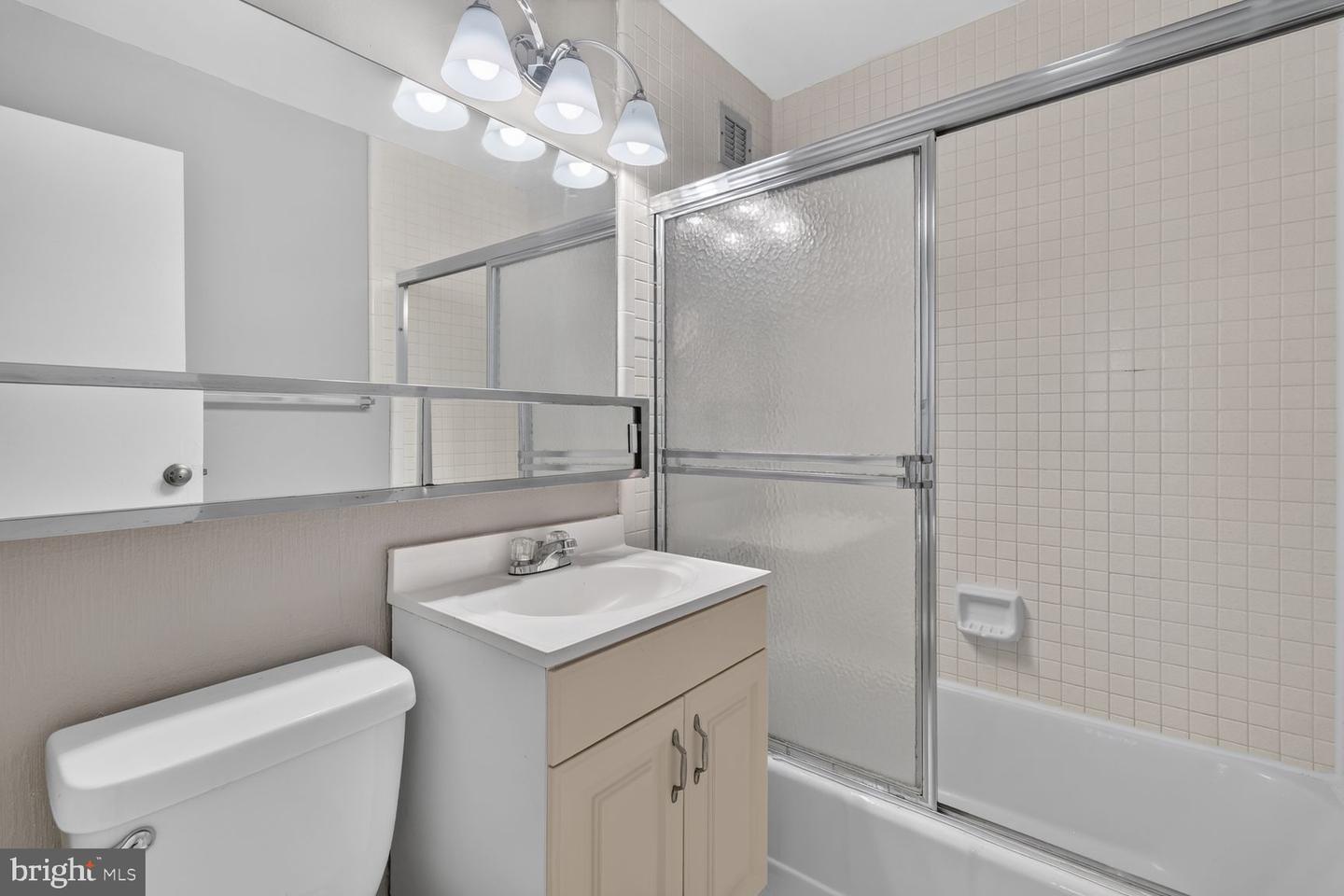 1121 Arlington Blvd #620 Property Photo 13