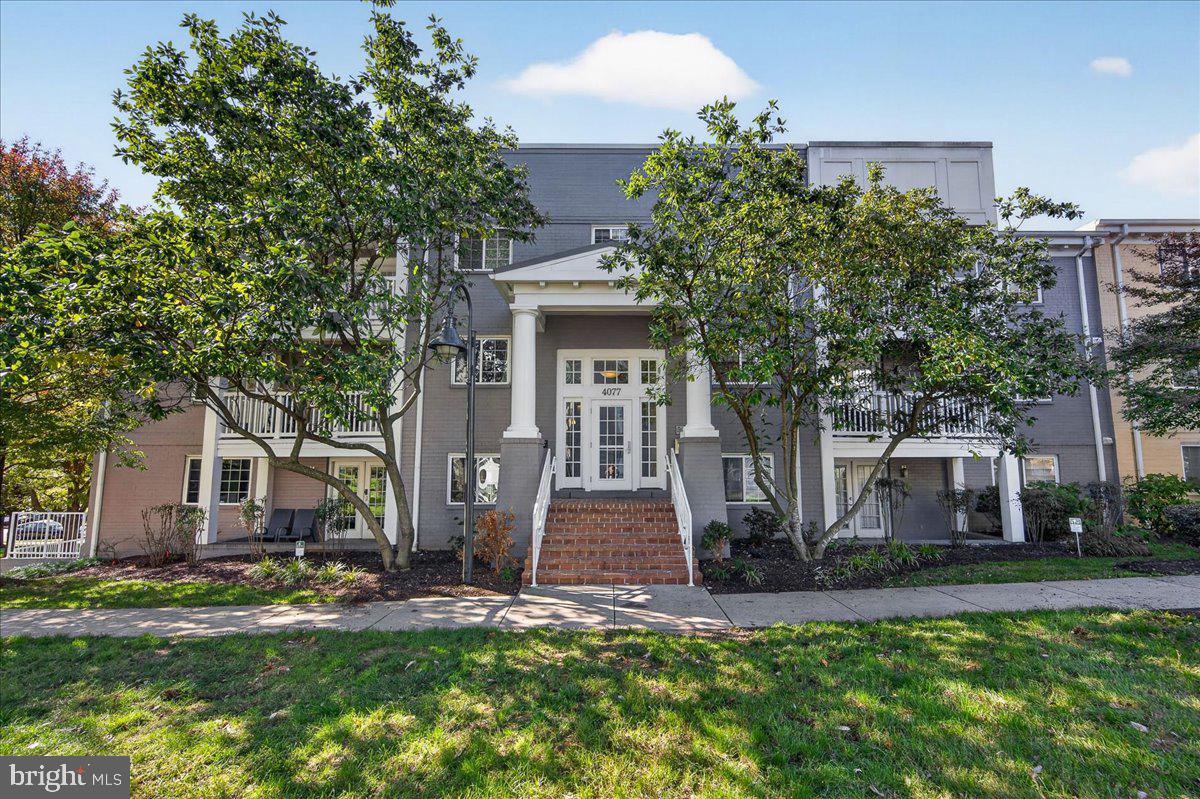 4077 S FOUR MILE RUN DR S #401 Property Photo 1