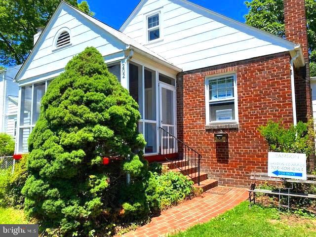 202 E Spring St Property Photo 1