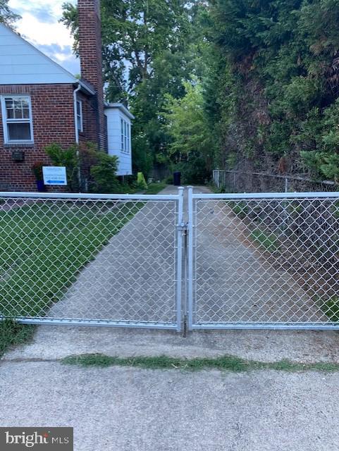 202 E Spring St Property Photo 5