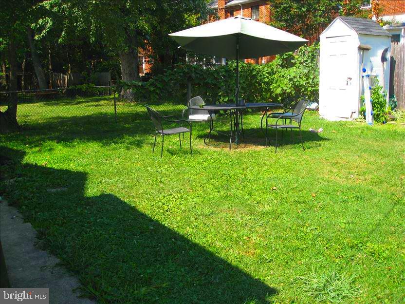 202 E Spring St Property Photo 6