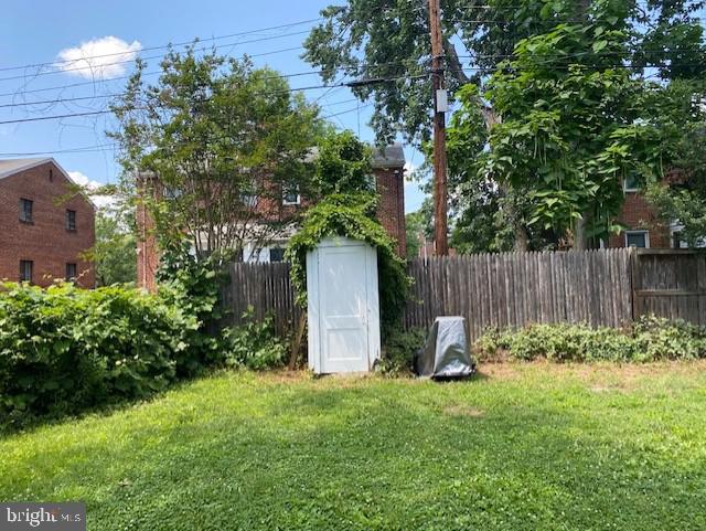 202 E Spring St Property Photo 8