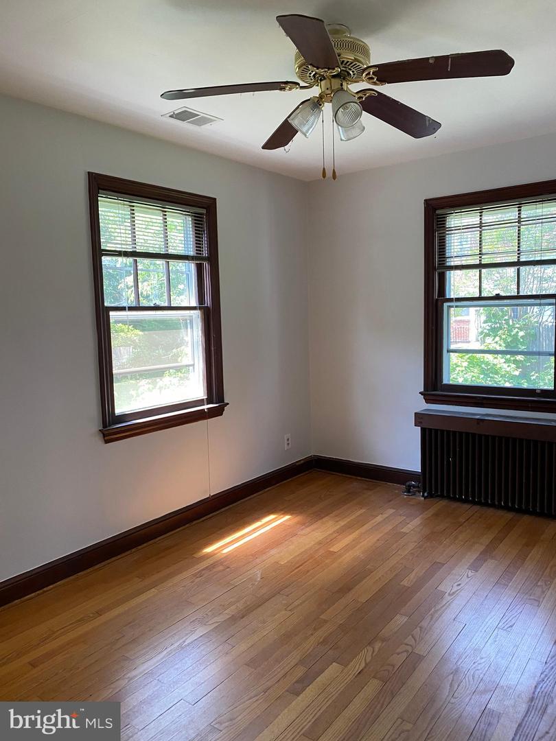 202 E Spring St Property Photo 14