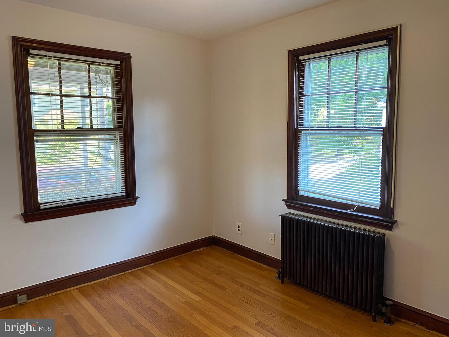 202 E Spring St Property Photo 17
