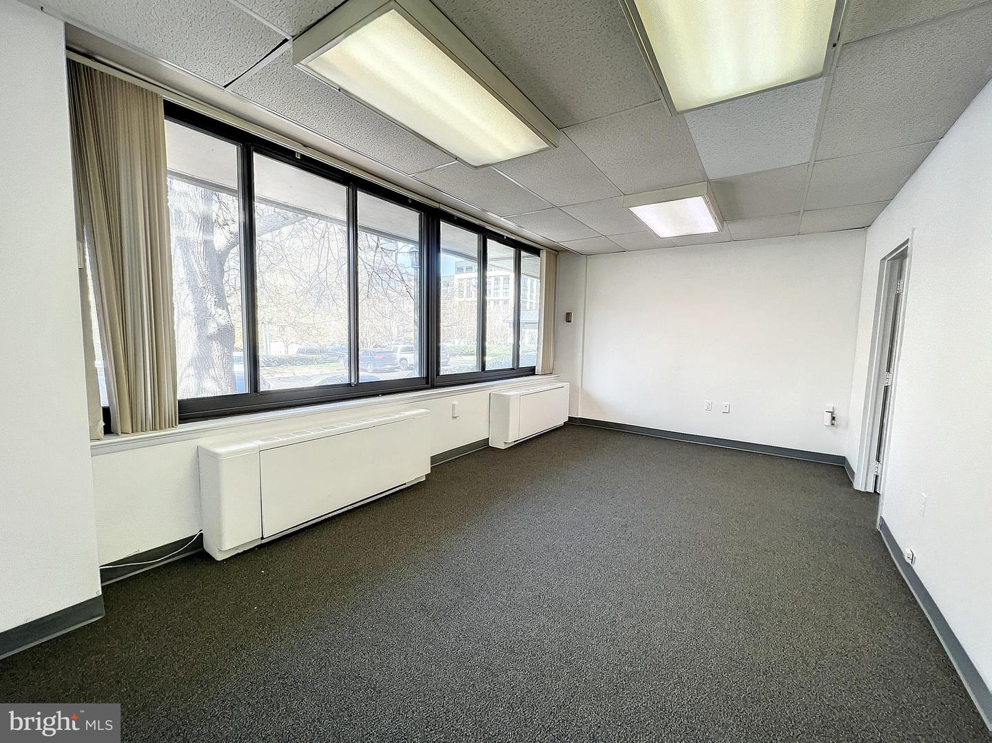801 N Pitt St #120 Property Photo 4