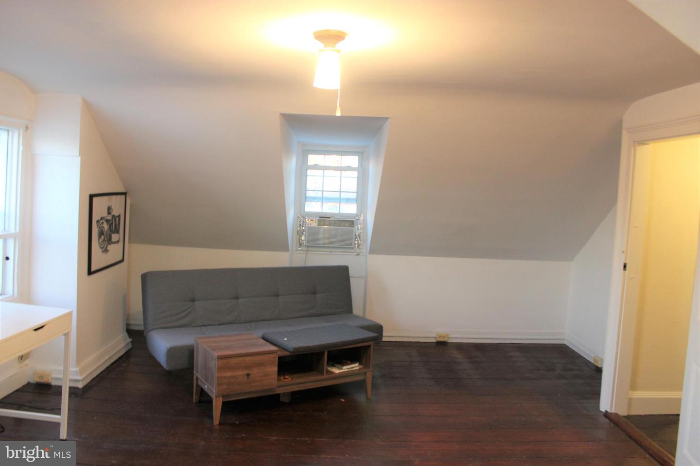 112 S Patrick St #3rd Floor Property Photo 4