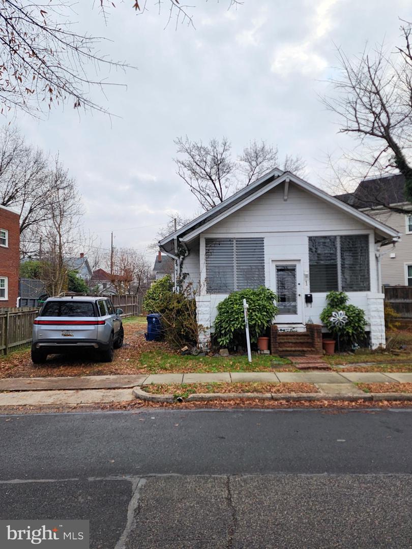 1 E Custis Ave Property Photo 1