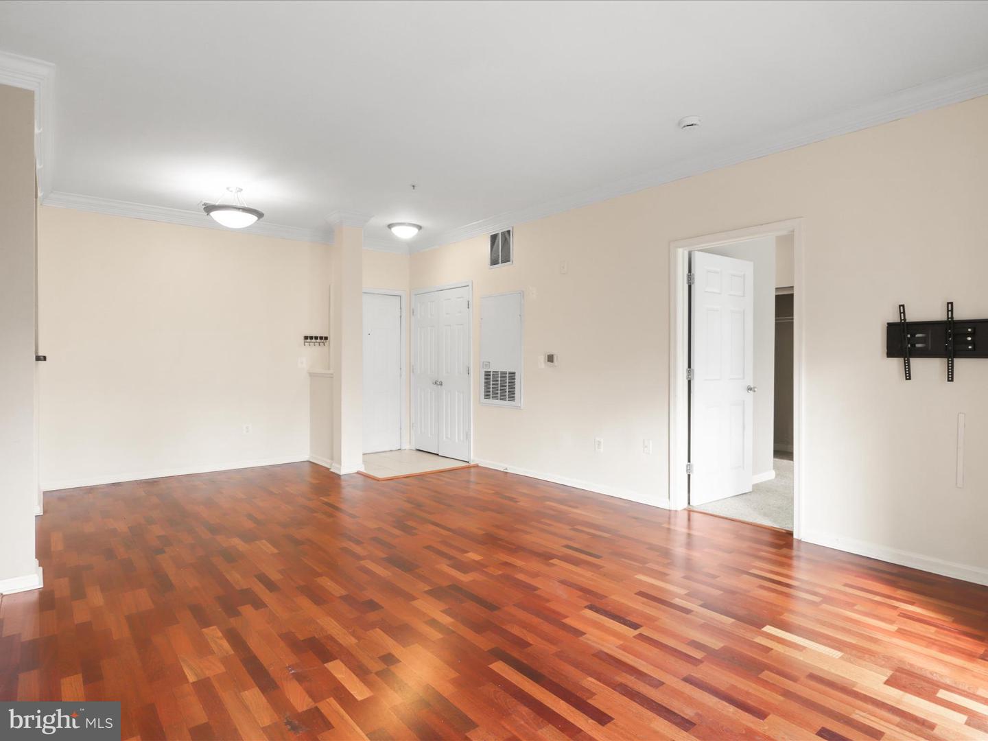 4860 Eisenhower Ave #292 Property Photo 8