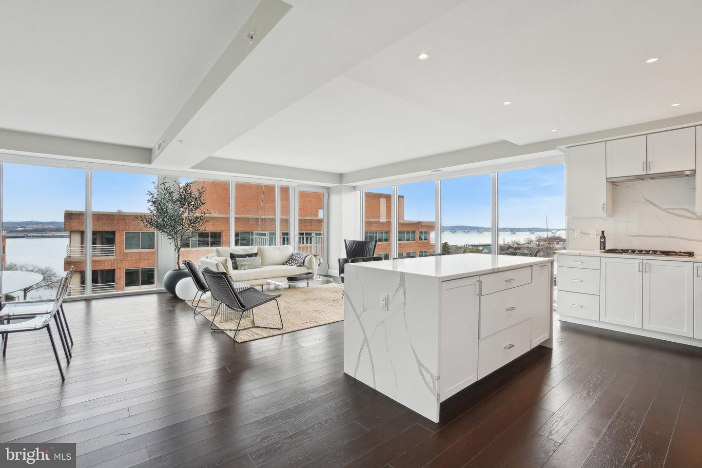 925 N Fairfax St #601 Property Photo 1