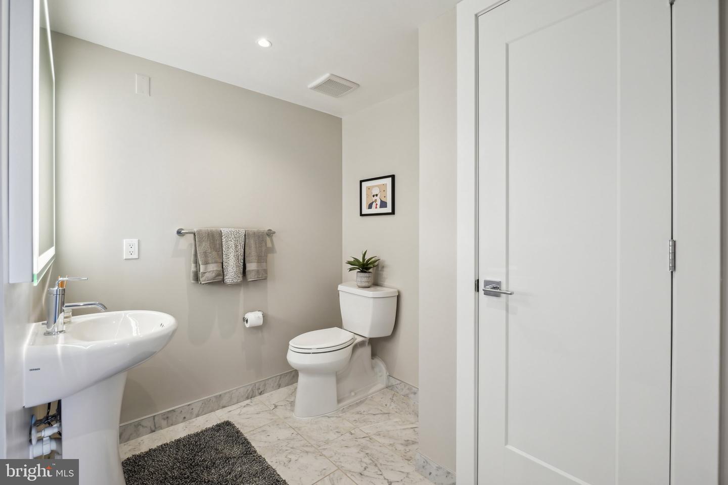 925 N Fairfax St #601 Property Photo 28