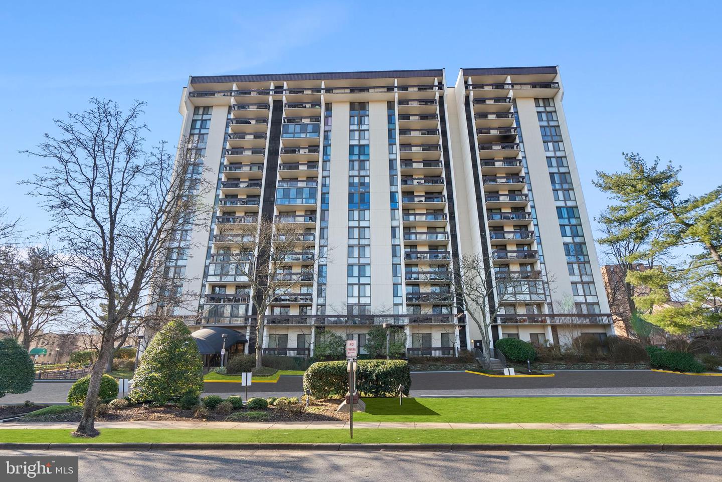 5300 Holmes Run Pkwy #407 Property Photo 3