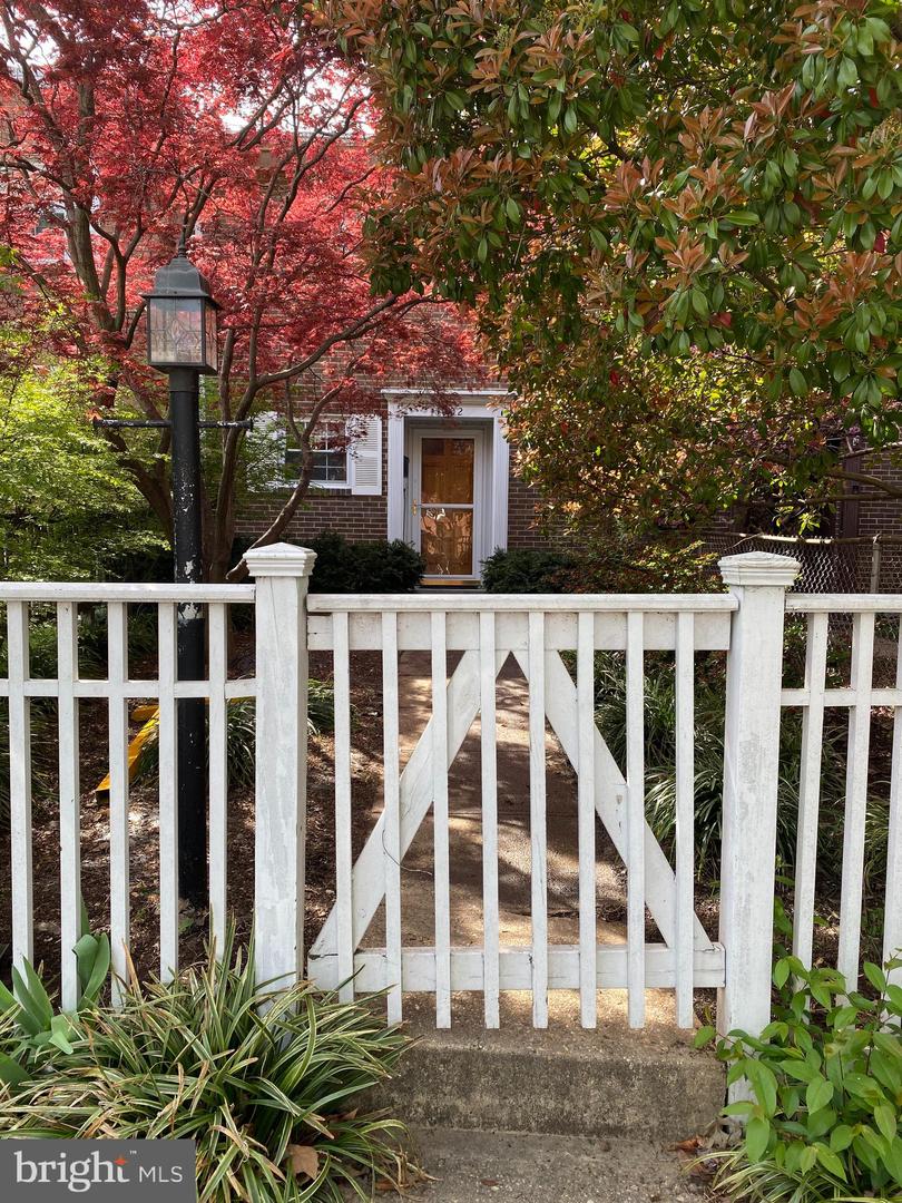 1002 Colonial Ave Property Photo