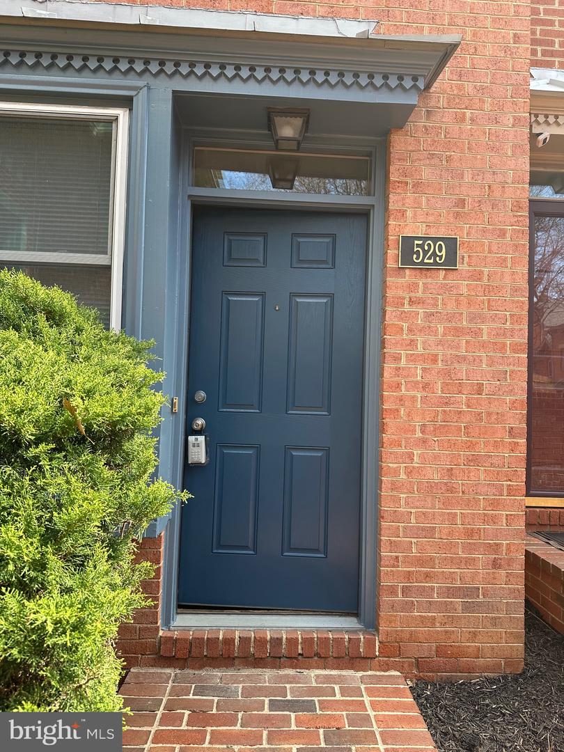 529 Colecroft Ct Property Photo