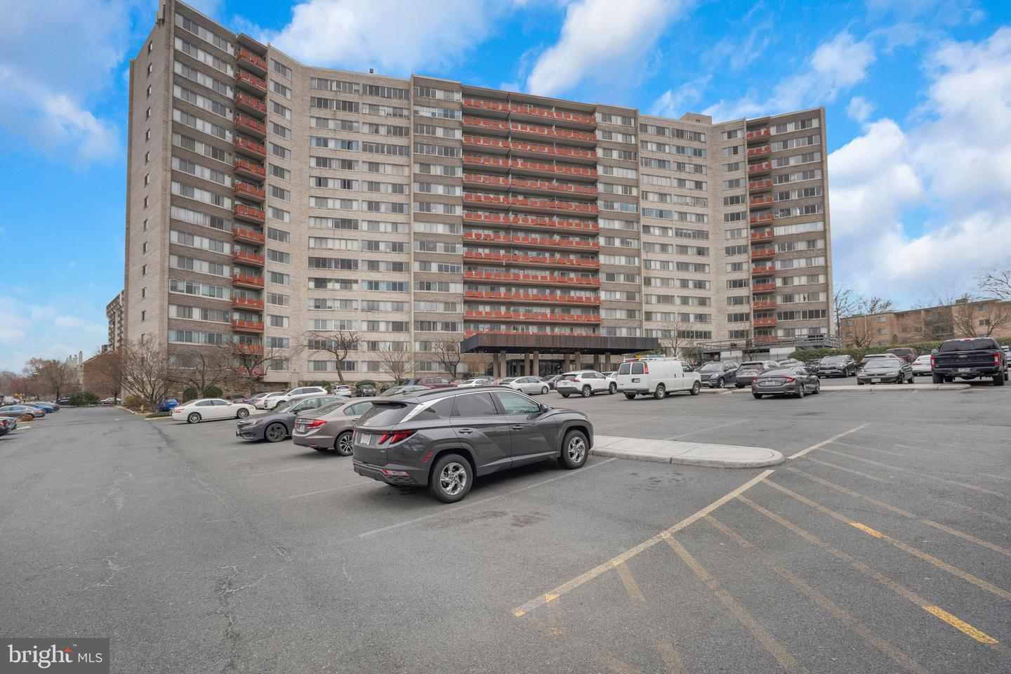 5340 Holmes Run Pkwy #700 Property Photo 1