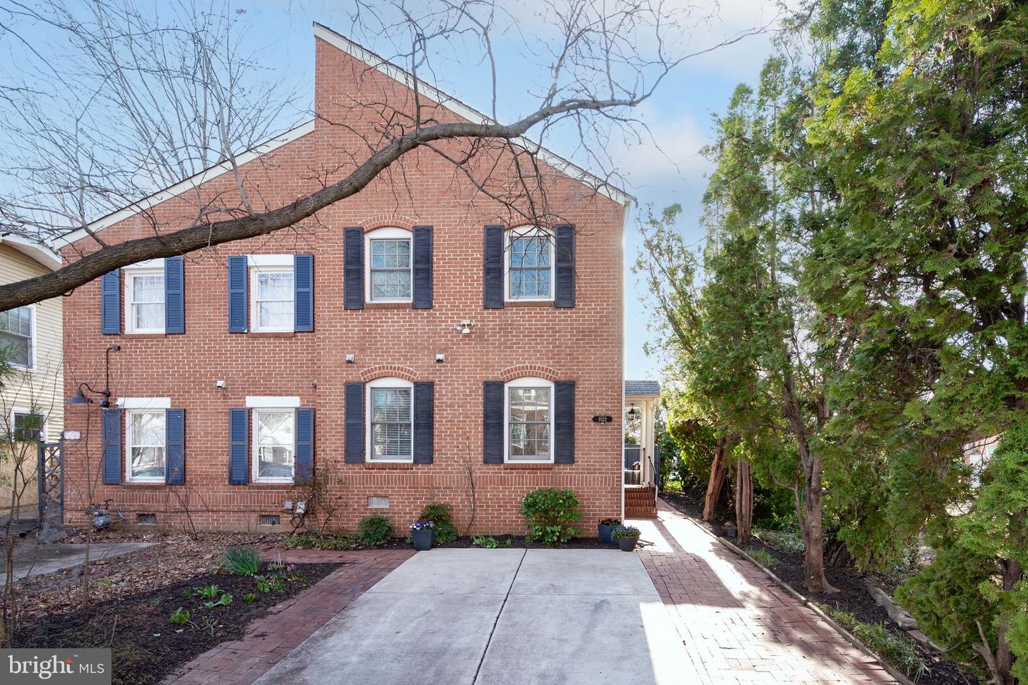 1022 Powhatan St Property Photo 1