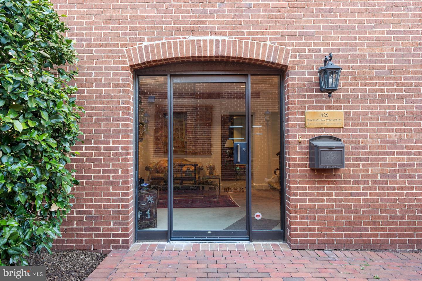 423 N Lee St Property Photo 4