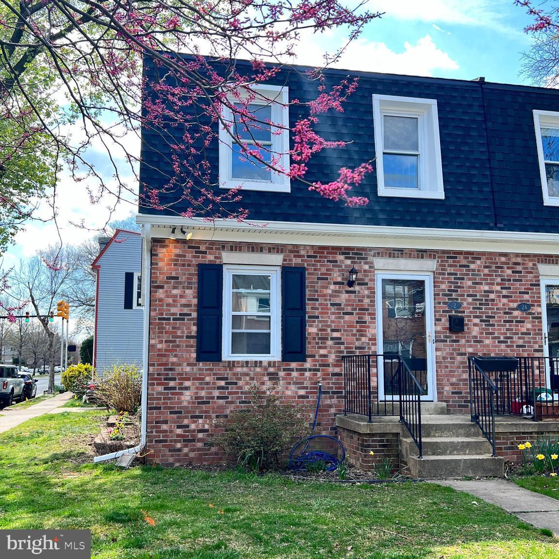 2 Groves Ave Property Photo