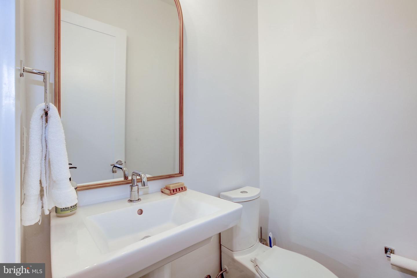 1035 Pendleton St Property Photo 10