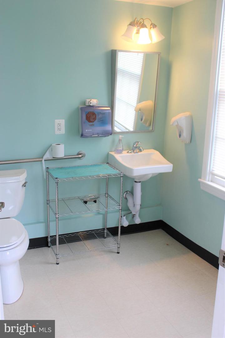 321 S Washington St #first Floor Property Photo 16