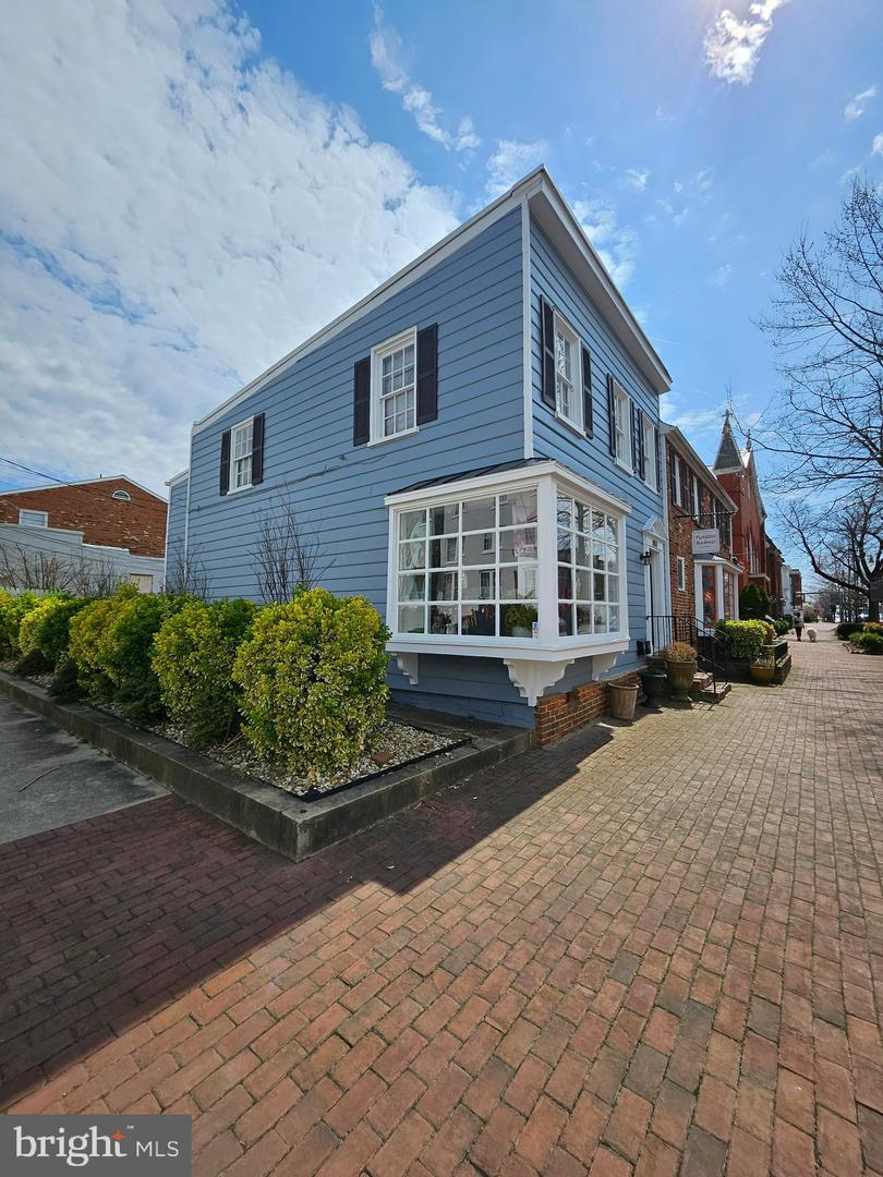 604 S. Washington St Property Photo 4