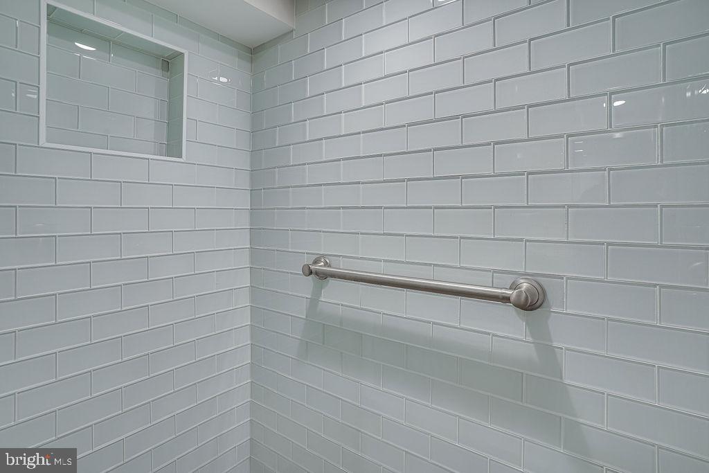 204 Uhler Ter Property Photo 6