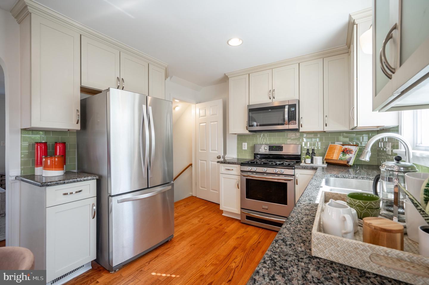 2406 Burke Ave #a Property Photo 7