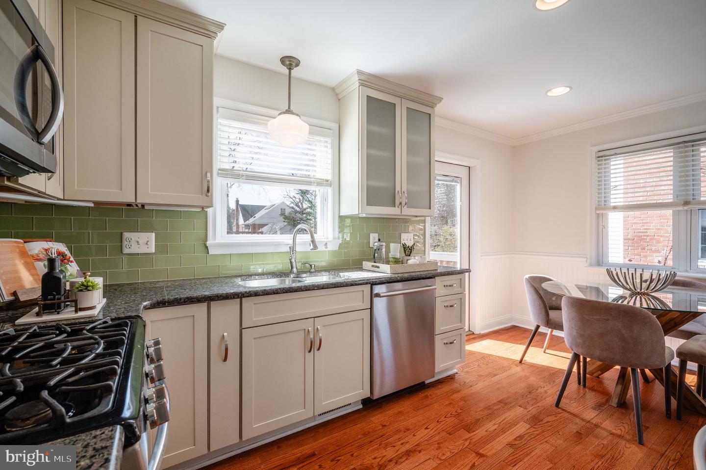 2406 Burke Ave #a Property Photo 8