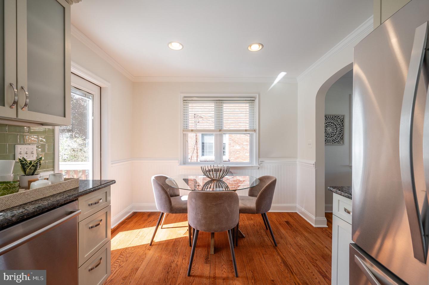 2406 Burke Ave #a Property Photo 9