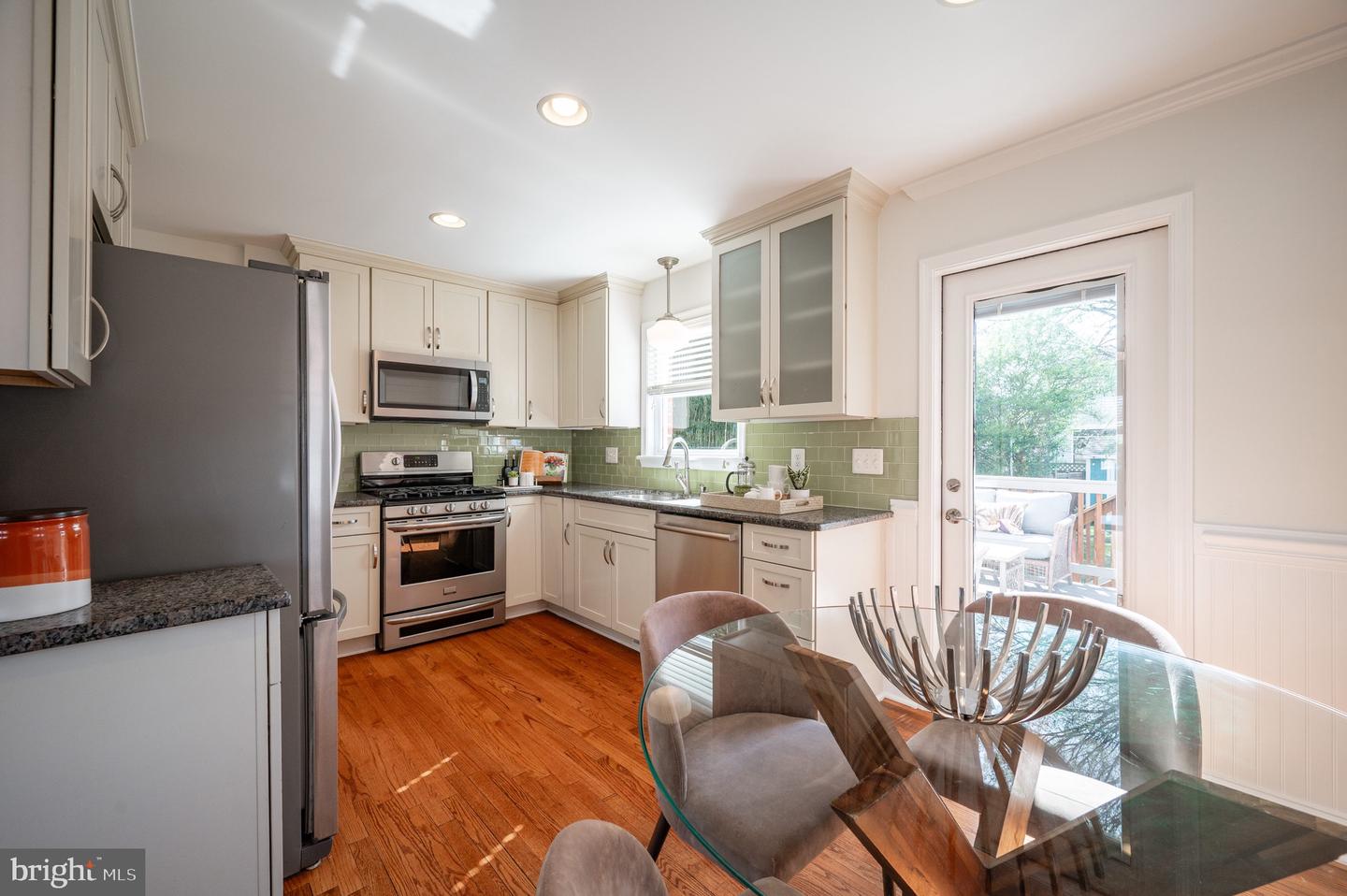 2406 Burke Ave #a Property Photo 10