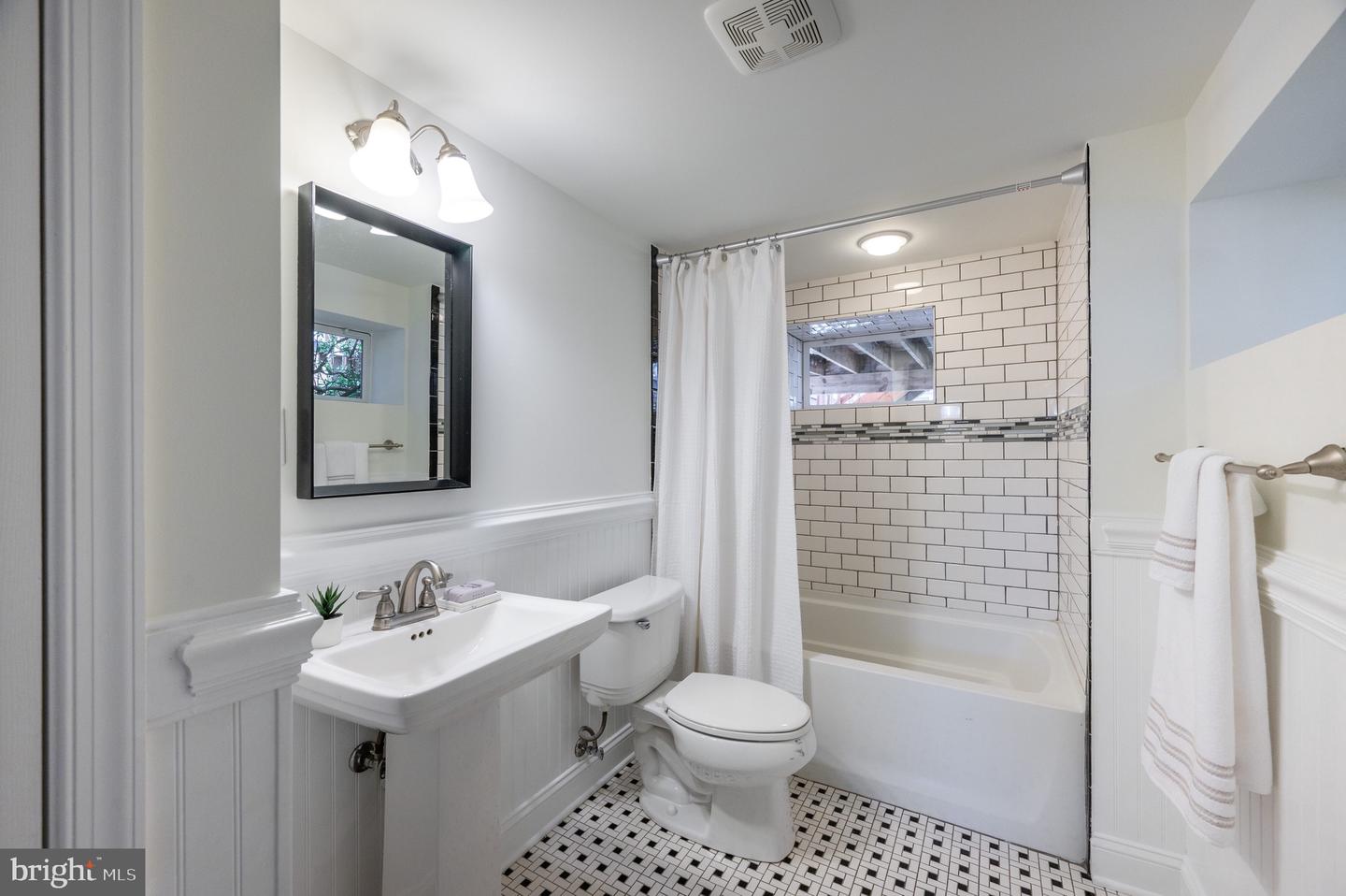 2406 Burke Ave #a Property Photo 22