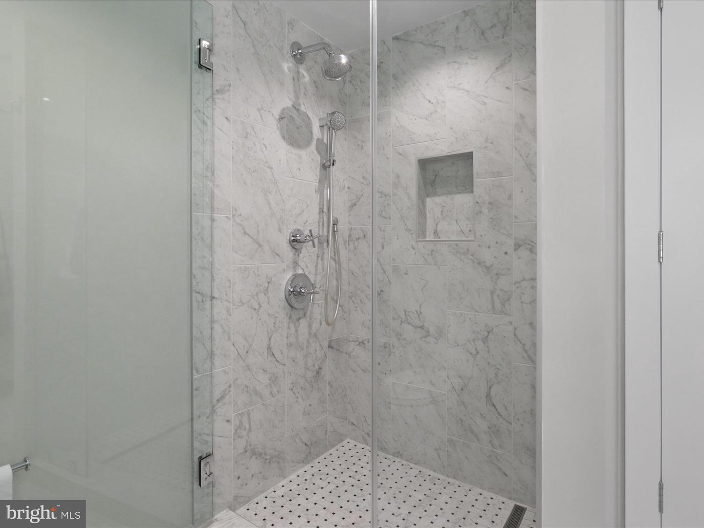 925 N Fairfax St #704 Property Photo 25