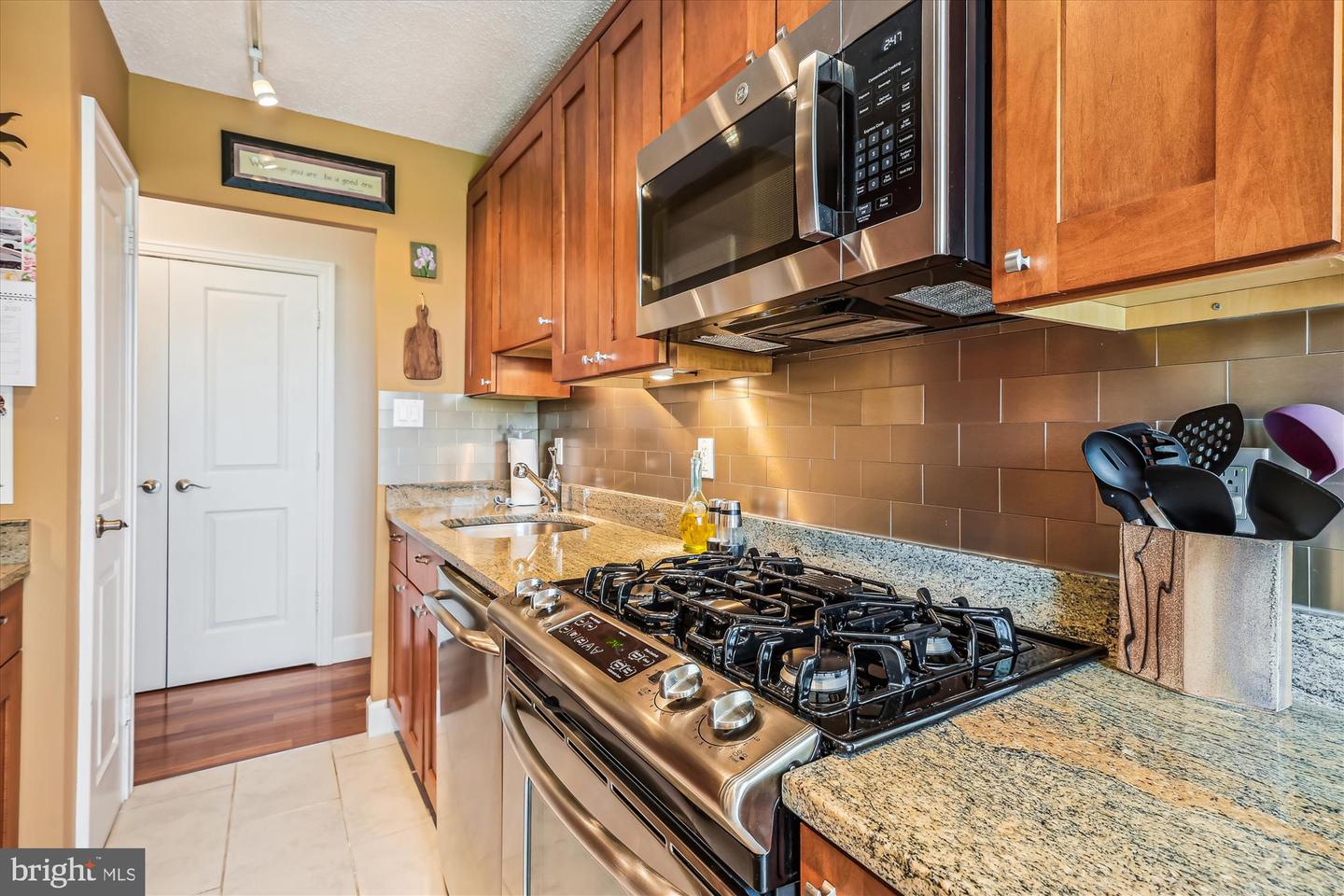 501 Slaters Ln #316 Property Photo 15